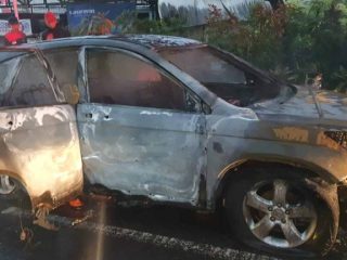Diduga Korsleting Listrik, Mobil Honda CRV Terbakar di Jalan Demang Lebar Daun