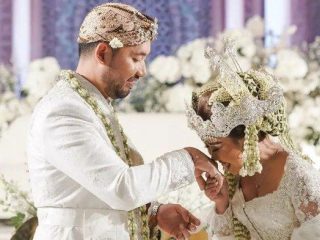 Kocak! Kiky Saputri Bikin Netizen Tertawa Karena Lupa Undang Sule di Acara Pernikahannya