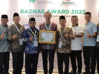 Dinilai Berkomitmen Kuat, Baznas RI Berikan Penghargaan Wali Kota Pendukung Utama Pengelolaan Zakat