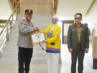 Satresnarkoba Polrestabes Palembang Terima Piagam Penghargaan dari DPRD Sumsel