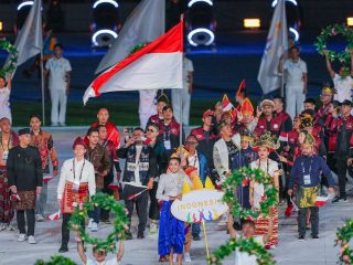 Herman Deru Bangga Ketua Kontingen Indonesia Promosikan Baju Adat Sumsel Pada Defile Opening Ceremony SEA Games 2023