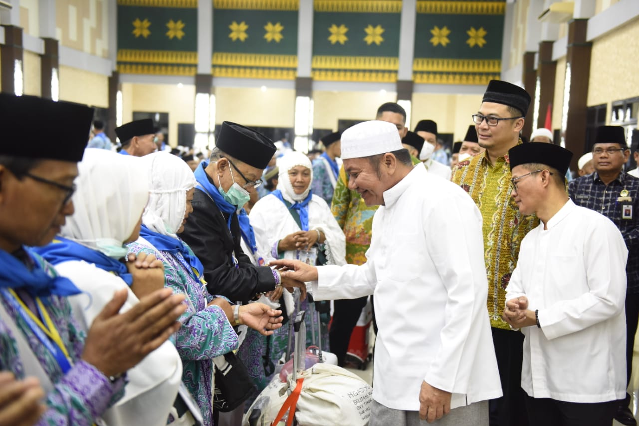 Herman Deru Lepas Keberangkatan 360 Orang Jemaah Calon Haji Keloter 1 Asal Sumsel Menuju Tanah Suci