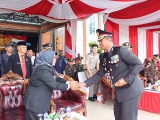 Peringati HUT Bhayangkara ke-77, Kapolres Musi Rawas Dapatkan Kejutan dari TNI