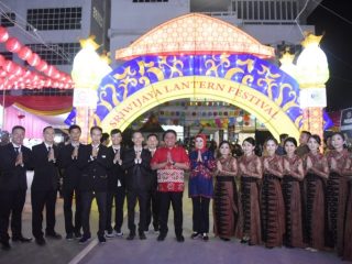 Herman Deru Buka Sriwijaya Lantern Festival
