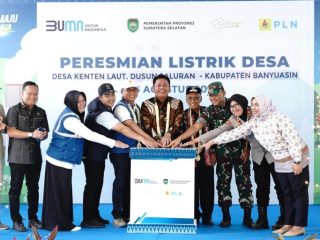 Herman Deru Wujudkan Mimpi Warga Dusun Saluran yang Menantikan Listrik Sejak Hampir 50 Tahun Silam
