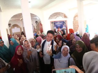 Antusias Majelis Taklim Masjid Nur Hidayah Tanah Mas, Sambut Kunjungan Herman Deru