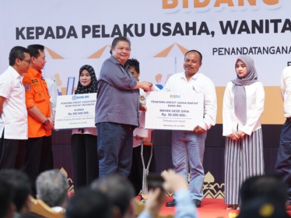 Ketua DPRD Sumsel Hadiri Penyerahan KUR dan Dana PSR oleh Menko Perekonomian di Palembang