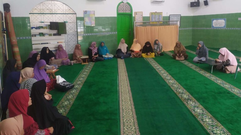 Majelis Taklim Masjid Babussalam Mengadakan Kajian Fiqh Wanita